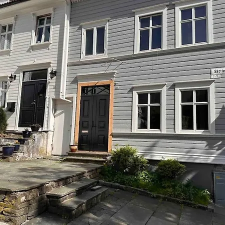 아파트 Koslig Leilighet I Bergens Smoroye 베르겐