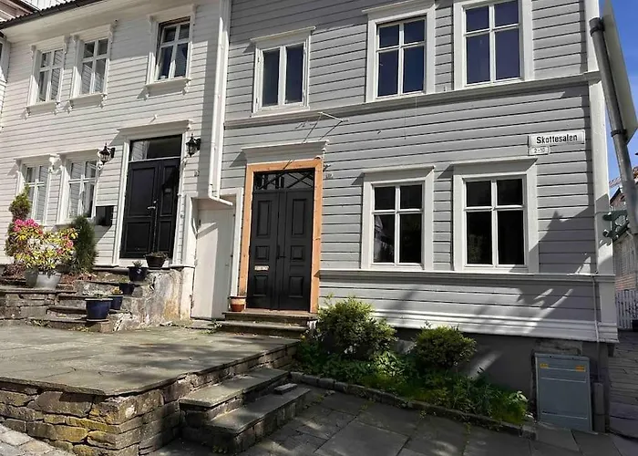 아파트 Koslig Leilighet I Bergens Smoroye 베르겐